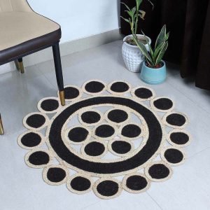 Hand Braided Black Scalloped Round Area Rug