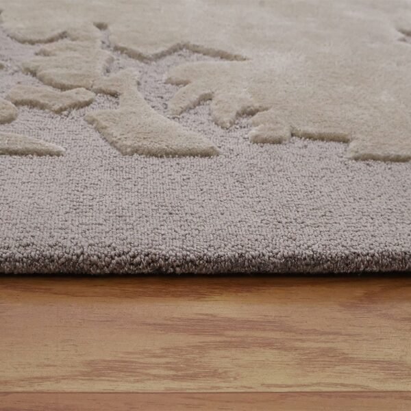 Hand Tufted Wool and Silk Beautiful Rug - Image 7