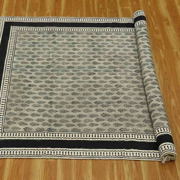 Handmade Cotton Modern Area 4x6 Rug - Image 6